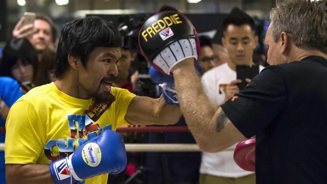 Pelatih Manny Pacquiao, Freddie Roach menegaskan bahwa ia memiliki hasrat untuk melatih Floyd Mayweather Jr. dan yakin bisa membuatnya lebih baik.