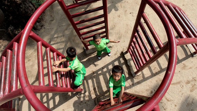 Setiap tahun, rata-rata 21 ribu anak-anak di bawah 14 tahun harus mengalami perawatan serius karena bermain di taman.