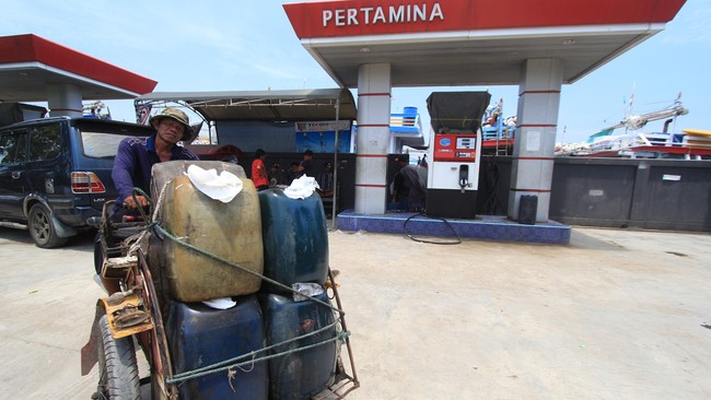 Juru bicara JK, Husein Abdullah, mengatakan kenaikan BBM dimaksudkan untuk mengalihkan subsidi salah satunya untuk perbaikan di sektor pendidikan.