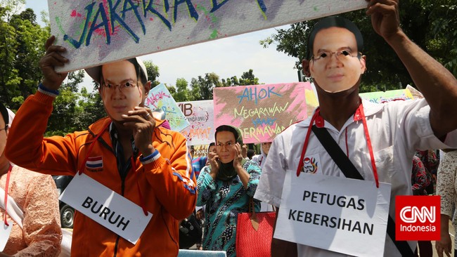Pembahasan terkait perihal surat dari Kementerian Dalam Negeri yang meminta DPRD segera mengumumkan Ahok menjadi Gubernur DKI.