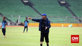 Alfred Riedl Pernah Bangkitkan Gairah Fan Timnas Indonesia