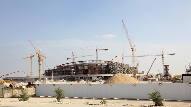 Mentan Sekjen Deputi FIFA 2002-2005, Jerome Champagne, berkata bahwa Piala Dunia 2022 bisa dilaksanakan di Qatar hanya jika telah memenuhi syarat.