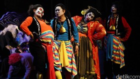 Teater Koma 'Mengawinkan' Wayang dan Naskah Rusia