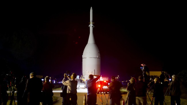 Pesawat antariksa Orion ciptaan NASA akan uji terbang nirawak pada 4 Desember 2014. Pesawat ini diharap bisa mendarat di bulan, Mars, dan asteroid pada 2020.