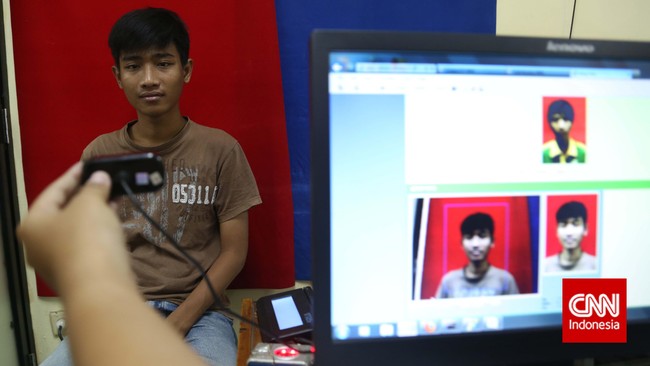 Diluar polemik pengosongan kolom agama pada KTP, bupati Bantaeng Nurdin Abdullah mengatakan
