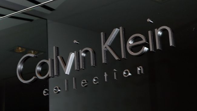 Calvin Klein mengumumkan kalau dua orang direktur kreatif mereka meninggalkan posisinya, Francisco Costa dan Italo Zuccheli.