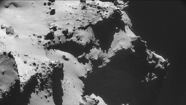 Para peneliti berharap pesawat robotika Philae yang berada di permukaan komet, mendapatkan pancaran cahaya matahari guna mengisi daya baterai untuk bertahan.