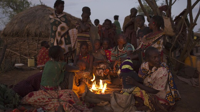 Oxfam memaparkan jumlah aset 8 orang terkaya dunia setara jumlah harta 3,6 milyar penduduk miskin global, menandai pelebaran jurang kemiskinan dunia.