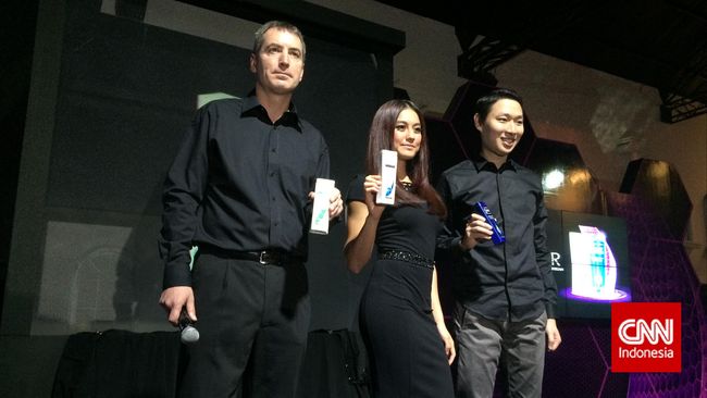Menghadiri peluncuran sebuah produk sampo, penampilannya sederhana dan tak neko-neko. Berbalut gaun body contour hitam polos, tanpa aksesori.