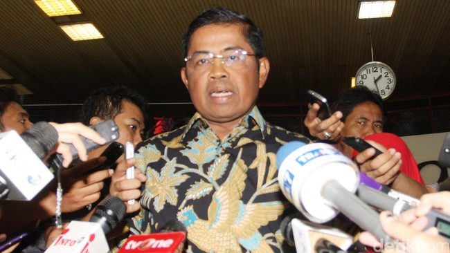 Munas Golkar sudah di depan mata. Sekjen Golkar Idrus Marham mengaku tidak tahu Akbar bertemu dengan tim Aburizal dan tim Agung Laksono.