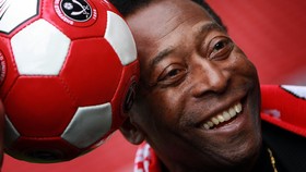 Samsung Digugat Sosok Legenda Sepakbola