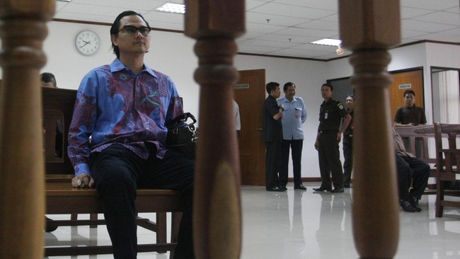 KPK menyoroti kasus yang menjerat Muhammad Nazaruddin dan anak bekas Menteri Koperasi dan UKM yang menjadi pengendali utama tindak pidana di perusahaannya.