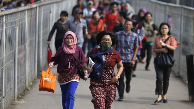 Sebuah riset menemukan, orang-orang yang melakukan kegiatan luar ruang sambil berangkat kerja, mengalami penurunan persentase lemak tubuh yang signifikan.