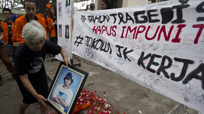 KontraS meminta seluruh kepala daerah membangun monumen di lokasi yang berhubungan dengan pelanggaran hak asasi manusia (HAM) masa lalu.