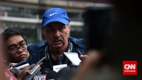 Alfred Riedl, Sosok Pelatih Disiplin Tapi Suka Melucu