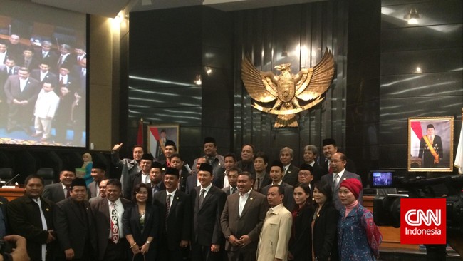 Pelaksana Tugas Gubernur DKI Jakarta Basuki Tjahaja Purnama (Ahok) akan membereskan birokrasi di Jakarta segera setelah dirinya selesai dilantik.