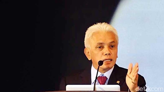 Kebijakan ekspor tambang minerba dinilai kacau. Eks Ketua Tim Antimafia Migas Faisal Basri menyebut-nyebut peran Hatta Rajasa.