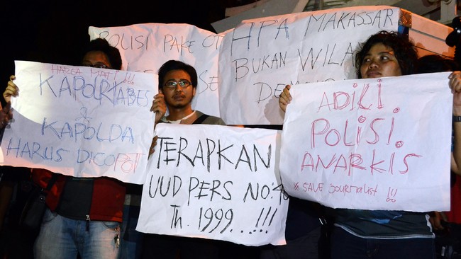 Sekjen PFI Fransiskus Simbolon menyesalkan munculnya seruan 'Bunuh wartawan' dari salah satu aparat kepolisian ketika mengamankan demonstrasi di Makassar.