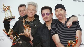 Manajer Tur U2 Meninggal di Tengah Konser