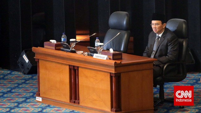 "PDIP hanya ingin buktikan ada peraturan yang dilanggar Ahok soal APBD Jakarta. Ahok tak selalu benar," kata Ketua Fraksi PDIP di DPRD DKI Jakarta, Johnny.