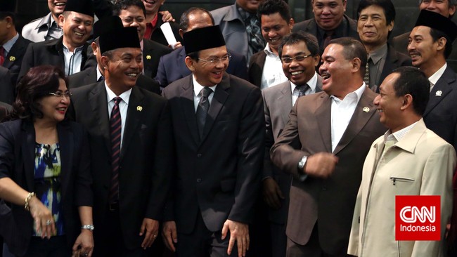 DPRD beranggapan sesuai UU Keuangan Negara, seluruh mekanisme penyusunan APBD mulai dari pembahasan hingga pengajuan harus dengan persetujuan dewan.