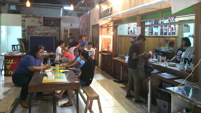 Jadi Anak Gaul di Pasar 'Jadul' Santa