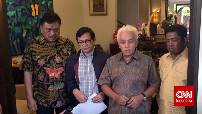 Rumah Ketua Umum PAN Hatta Rajasa --yang juga mertua Ibas Yudhoyono-- dua pekan terakhir ini bagai menjadi markas para juru runding dari KMP dan KIH.