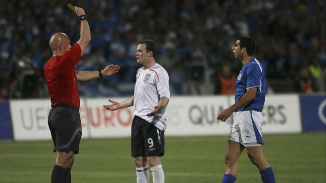 Tak seluruh 99 laga yang dijalani Wayne Rooney bersama tim nasional Inggris berakhir baik, ia pun sempat mengalami masa-masa terpuruk dengan negaranya.