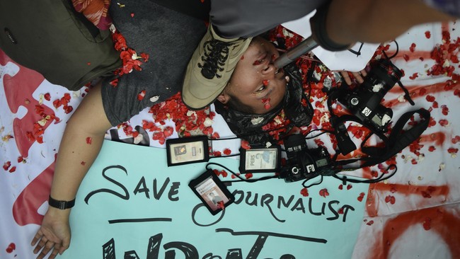 Polisi menyebut CCTV Dishub di lokasi kantor harian Pakuan Raya yang dibakar OTK, tidak berfungsi. Kini, polisi menyisir CCTV lain di sekitar lokasi.
