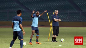 Firman Utina Ingin Riedl Dikontrak 10 Tahun
