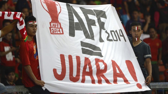 Menteri Pemuda dan Olahraga, Imam Nahrawi, berkata bahwa ia akan menyerahkan gaji pertamanya jika tim nasional Indonesia bisa melaju ke final Piala AFF.