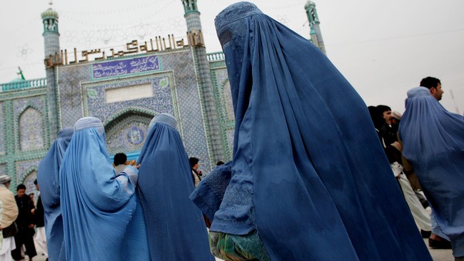 Pelarangan ditegaskan tidak berhubungan dengan agama tertentu. Tak hanya burqa, masker ski dan helm juga dilarang digunakan di tempat-tempat umum.