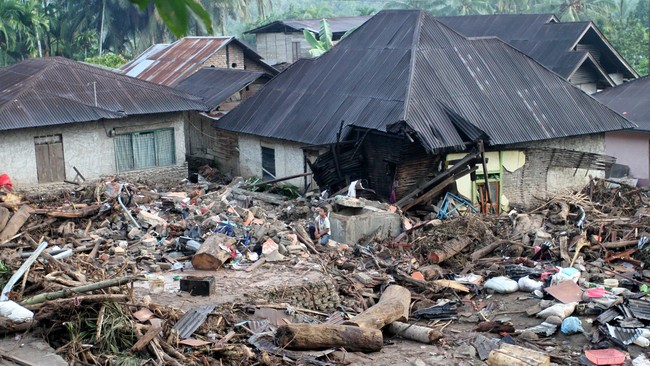 Korban meninggal dunia akibat banjir bandang di Sumatera Barat bertambah menjadi 59 orang.