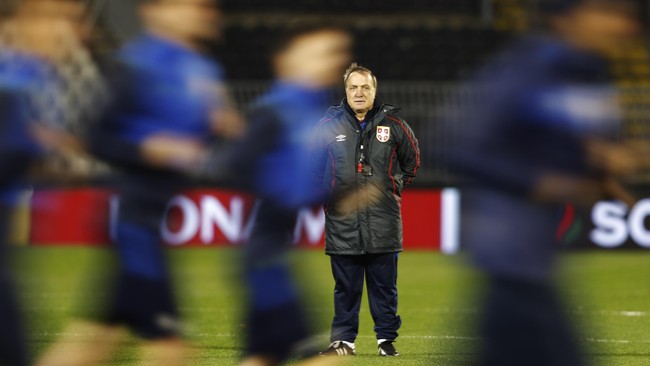 Pelatih Timnas Serbia Dick Advocaat&nbsp;mundur dari jabatan pasca-kalah tandang dari Denmark 3-1, dalam laga kualifikasi Piala Eropa 2016, Sabtu (15/11).