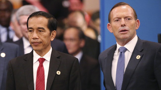 Wakil Ketua Komisi I DPR Hanafi Rais mengimbau Presiden Jokowi menjelaskan publik sikap Indonesia atas telepon dari PM Australia Tony Abbott selama ini.