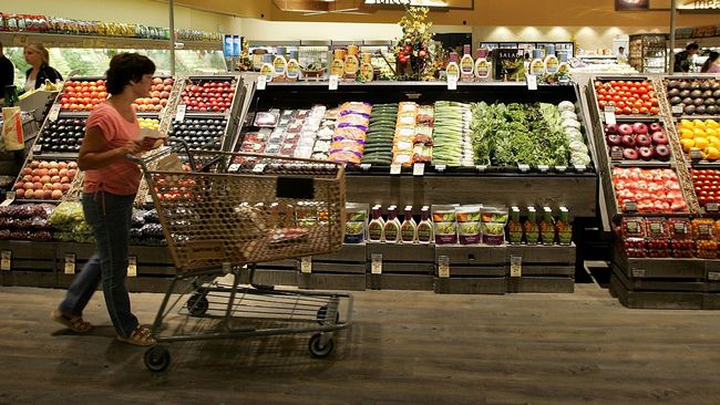 Supermarket baru WeFood di Copenhagen nekat menjual produk-produk kedaluwarsa dengan harga miring dibanding supermarket lain.