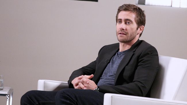 Gyllenhaal menaikkan 6,8 kilogram massa ototnya dengan berolahraga selama enam jam sehari dalam enam bulan terakhir.