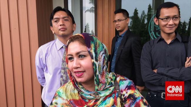Sidang perceraian Nikita Mirzani dan Sajad Ukra yang digelar Senin (17/11) di Pengadilan Agama Jakarta Selatan tidak dihadiri kedua belah pihak.