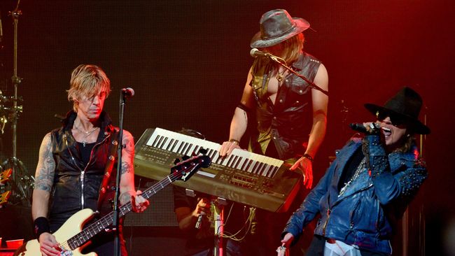 Seorang sumber mengatakan kalau Rose akan diterbangkan ke salah satu kota di Amerika untuk mengikuti audisi sebagai vokalis AC/DC.
