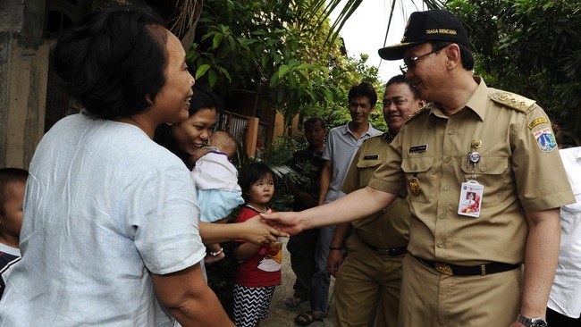 Koalisi Merah Putih DPRD DKI Jakarta akan menemui Komisi II DPR untuk membahas pelantikan Ahok. KMP ingin pelantikan Ahok sebagai Gubernur Jakarta ditunda.
