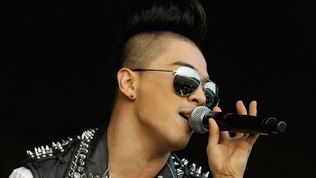 Poster bertajuk YG Hip Hop Project 1 keluaran YG Entertainment sontak membuat penggemar K-Pop belingsatan. Bisa jadi kolaborasi G-Dragon dan Taeyang.