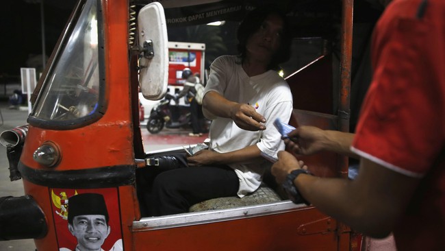 Ketidakpastian kebijakan subsidi BBM dinilai&nbsp;mengganggu penyusunan strategi bisnis yang disiapkan perusahaan-perusahaan di daerah.