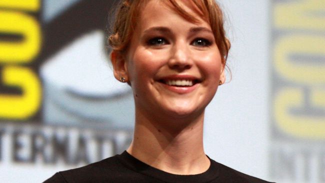 Ini tahun Jennifer Lawrence. Namanya terus menjadi perbincangan dari hari ke hari. Mulai jatuh di karpet merah Oscar, &nbsp;sampai aktingnya dalam film terbaru.