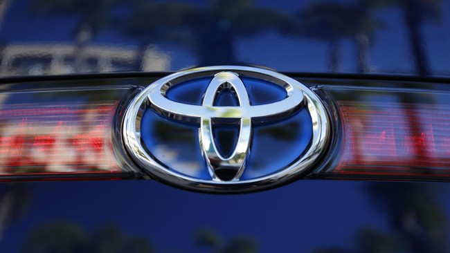 PT Toyota Astra Motor (TAM) mengambil alih bisnis penjualan mobil Toyota yang selama ini dipercayakan kepada Auto2000 dan jaringan diler pemasaran lain.