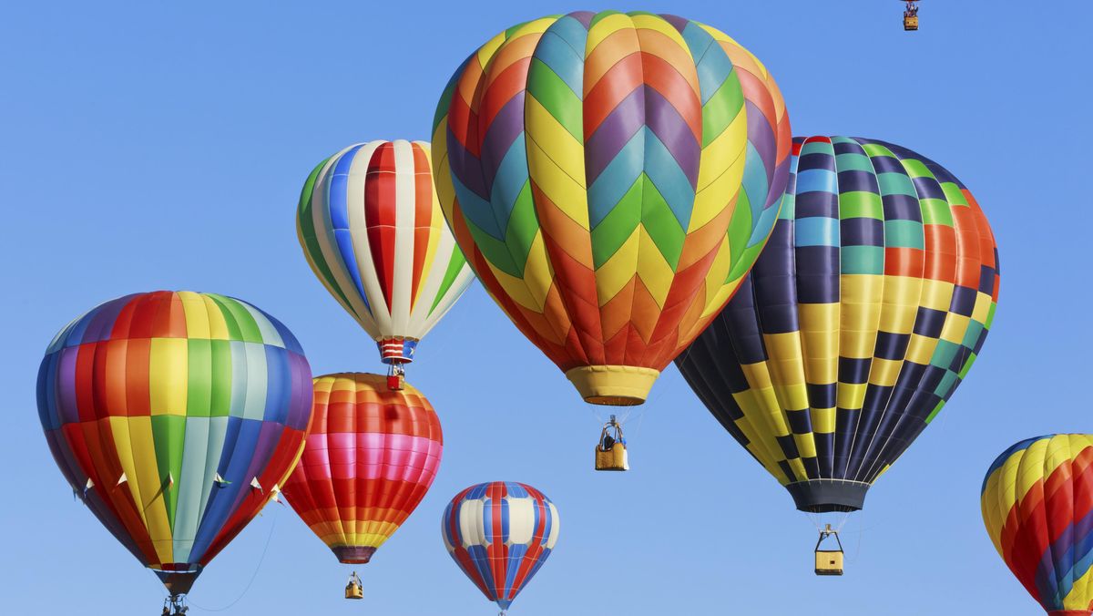 Puluhan Balon Udara Menyemarakkan Langit Bristol