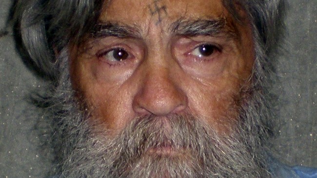 Charles Manson, pembunuh aktris Sharon Tate, yang sedang menjalani hukuman penjara seumur hidup mendapat surat ijin menikah dari negara bagian California.