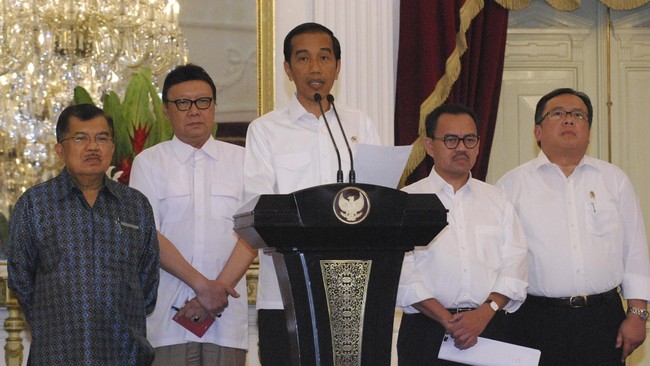 Dalam kurun waktu lima tahun, anggaran yang dialokasikan untuk subsidi BBM mencapai Rp 714 triliun. Jokowi ingin menggunakannya untuk keperluan di sektor lain.