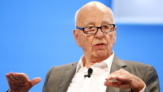 Wajah Rupert Murdoch dan Jerry Hall tampak berseri-seri, karena pada akhir pekan kemarin baru saja melangsungkan pertunangan.