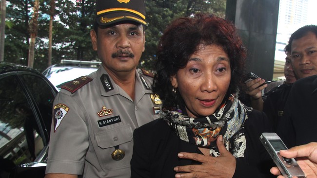 Menteri Kelautan dan Perikanan Susi Pudjiastuti mengaku minta perlindungan dari Presiden Joko widodo untuk anak buah dan dirinya sendiri.