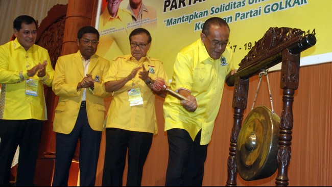 Ketua Umum Partai Golkar Aburizal Bakrie dianggap menjadi kandidat paling kuat untuk kembali menjadi ketua umum dalam agenda Munas Golkar 30 November 2014.